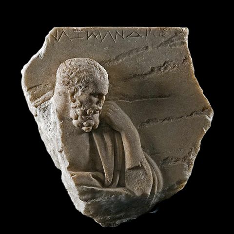 Relieve (Museo Nacional Romano, Roma, Italia). Es la única representación de Anaximandro que se conserva de la época clásica. Se trata probablemente de una copia romana de un original griego más antiguo (imagen e información tomadas de Wikipedia)